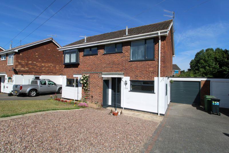 Gayfield Avenue, Brierley Hill 2 bed semidetached house £205,000