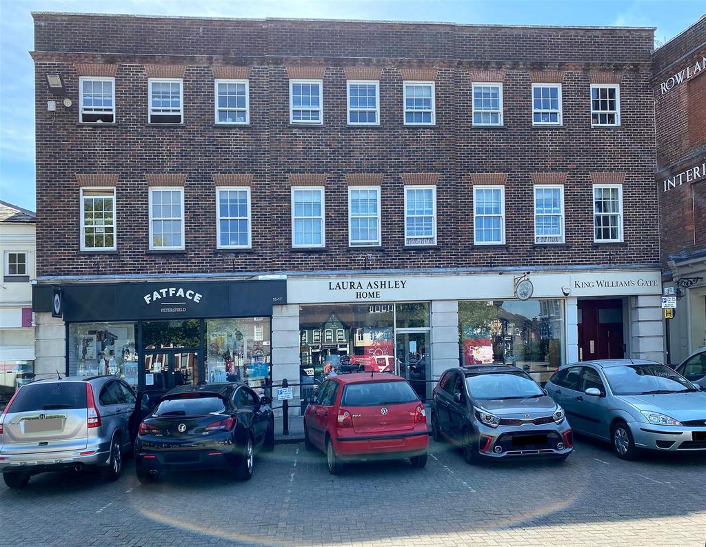 King Williams Gate, The Square... 3 bed flat £1,195 pcm (£276 pw)