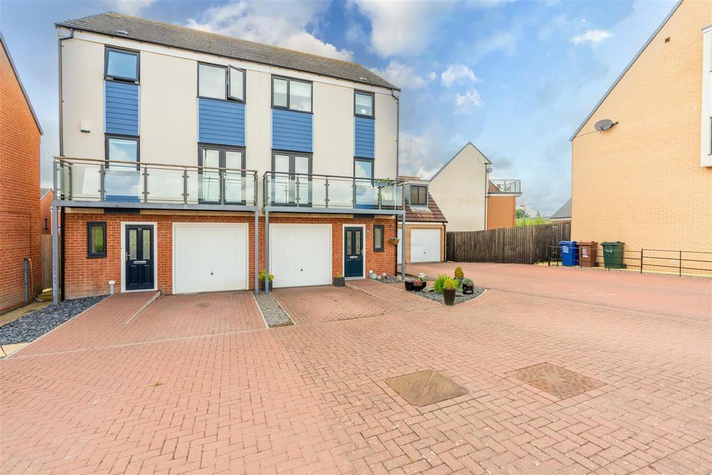 Wagonway Drive, Great Park, Newcastle Upon Tyne 4 bed townhouse £260,000