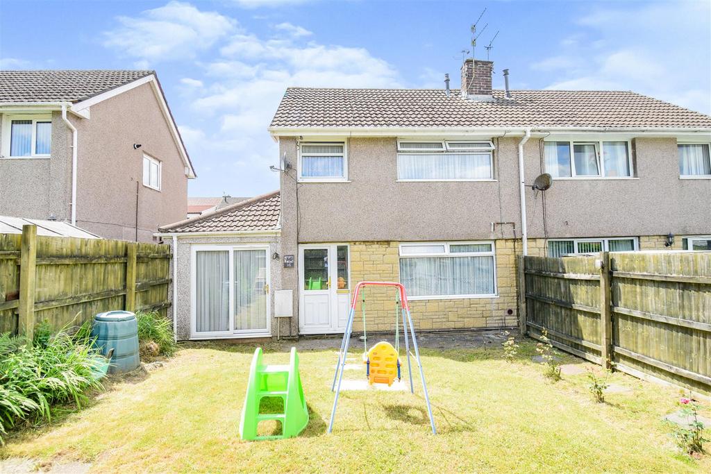 St. Helens Court, Caerphilly 4 bed semidetached house £230,000