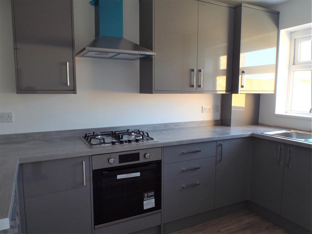 Swan Road, Hailsham 3 bed terraced house £1,100 pcm (£254 pw)