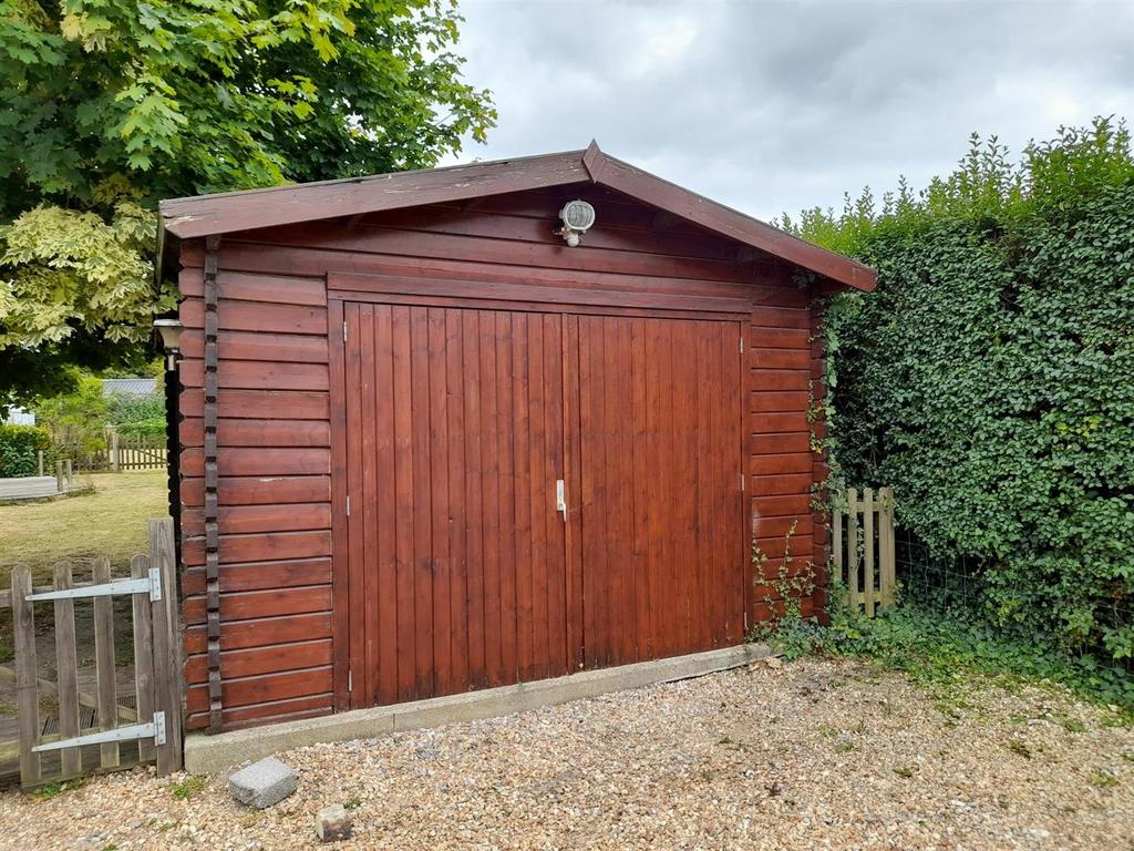 Garage workshop.jpg