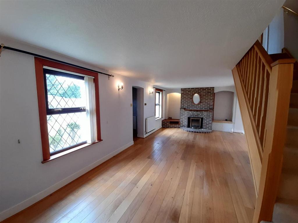 Living room 2.jpg