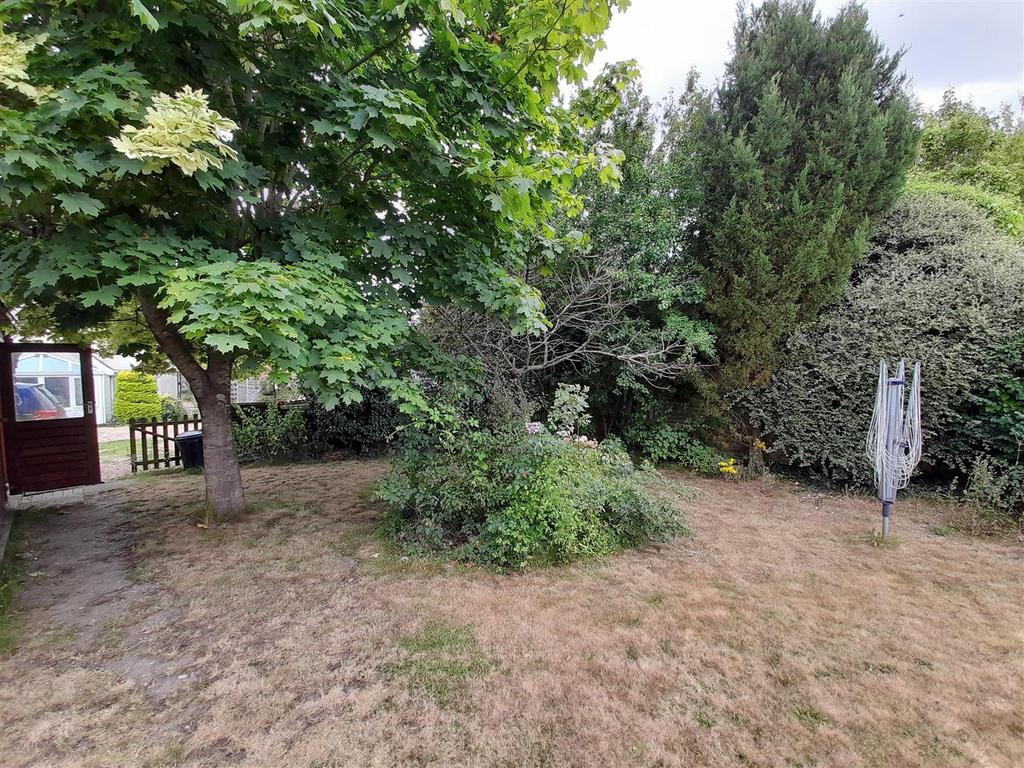 Rear garden 2.jpg