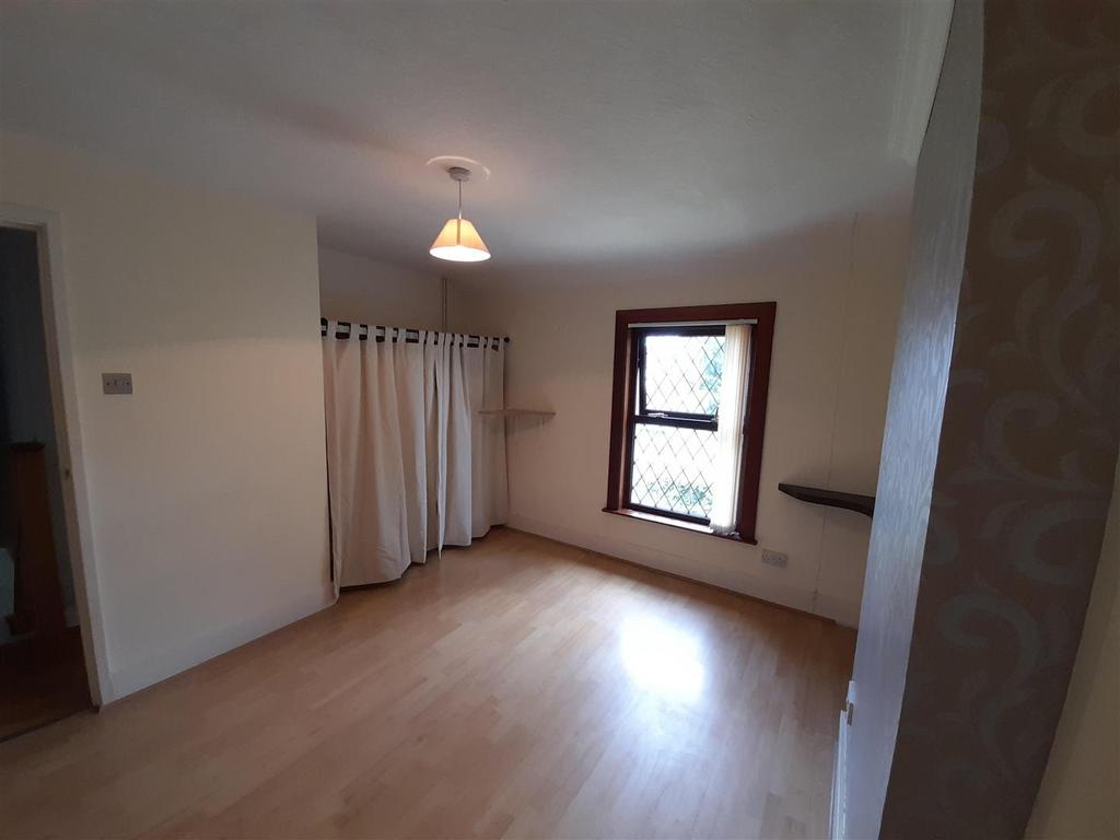 Bedroom 1a.jpg