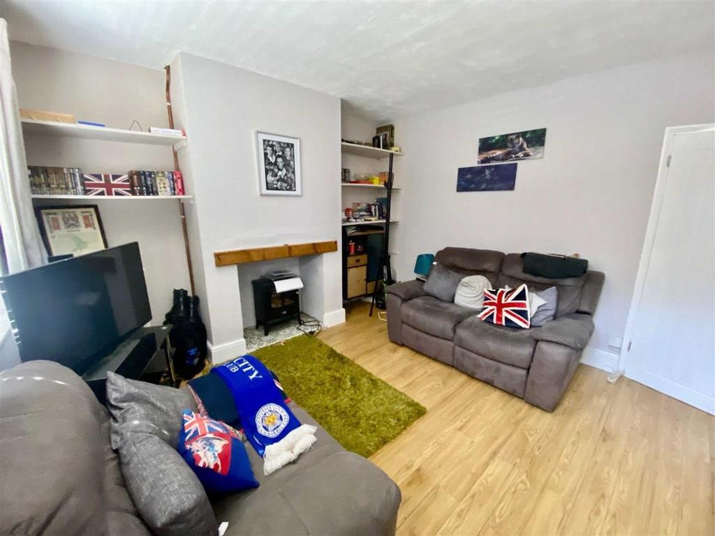 High Street, Barwell 2 bed terraced house £155,000