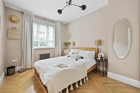 Flat 18, Congreve House Mayville Estate, London, N16 8LH