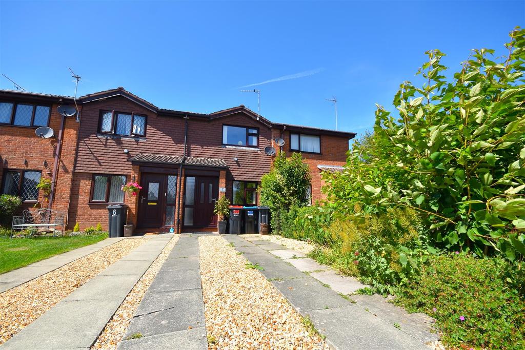 Grampian Way, Little Neston 2 bed terraced house £185,000