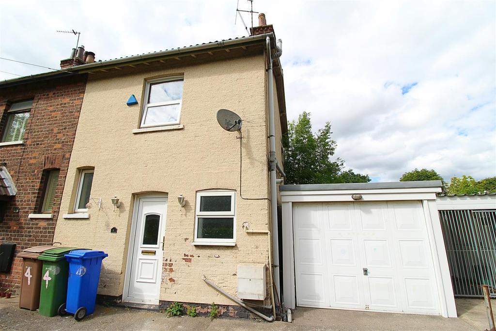 Railway Cottages, Skillings Lane, Brough 2 bed end of terrace house for