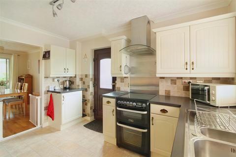 5 Gregory Drive, Kirkburton, Huddersfield, HD8 0XH
