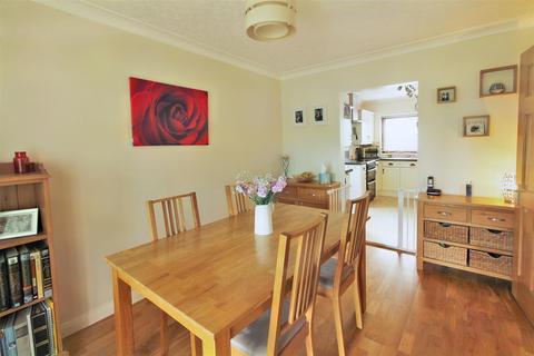 5 Gregory Drive, Kirkburton, Huddersfield, HD8 0XH