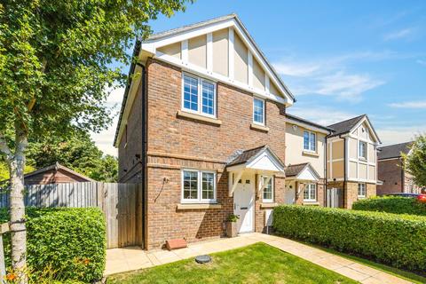 1 Anmer Close, Tadworth, KT20 5FF