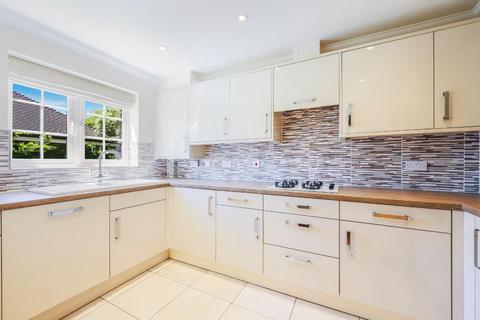1 Anmer Close, Tadworth, KT20 5FF