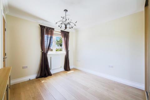 1 Anmer Close, Tadworth, KT20 5FF