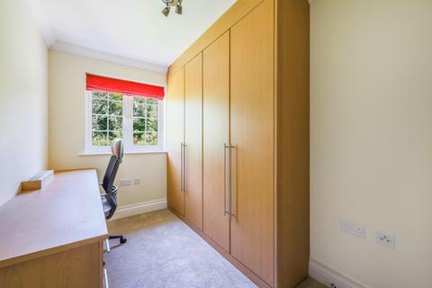1 Anmer Close, Tadworth, KT20 5FF