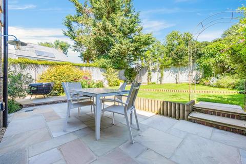 1 Anmer Close, Tadworth, KT20 5FF