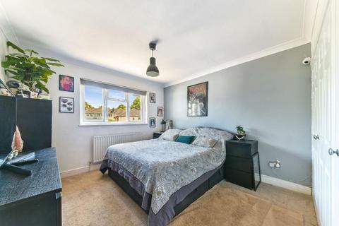 12 Cheviot Close, Banstead, SM7 2PD