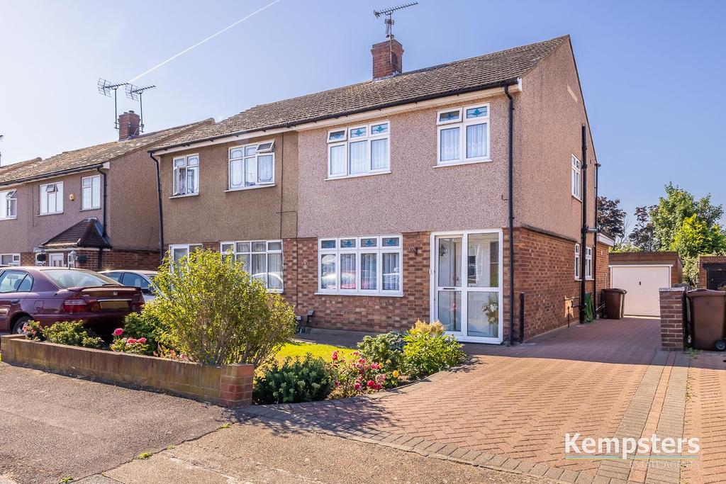 Silverlocke Road, Little Thurrock, Grays 3 bed semidetached house £425,000