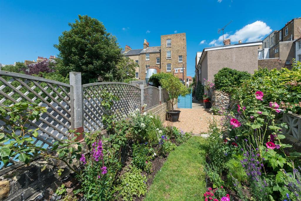 Abbots Hill, Ramsgate 3 bed semidetached house for sale £340,000