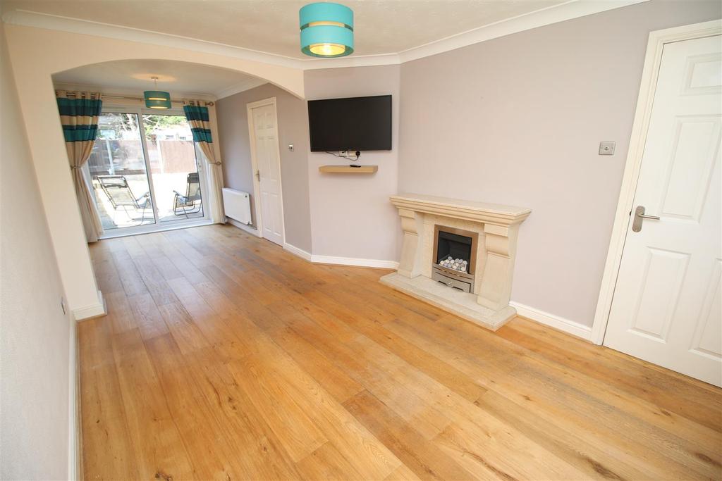 Glenwood Gardens, Bedworth 3 bed link detached house £235,000