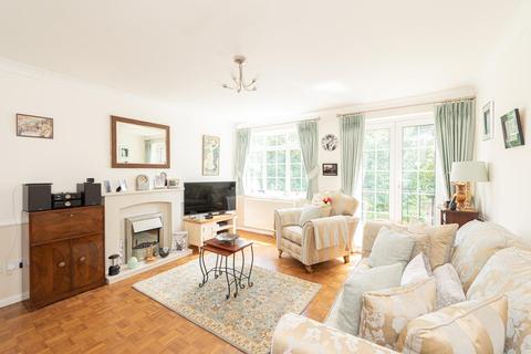 3 Freshmount Gardens, Epsom, KT19 8RF