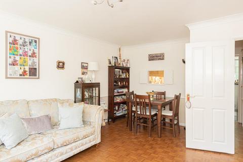 3 Freshmount Gardens, Epsom, KT19 8RF
