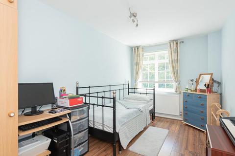 3 Freshmount Gardens, Epsom, KT19 8RF