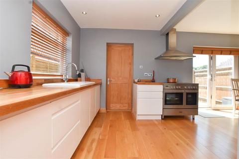 44 Northfield, Polegate, BN26 5EE
