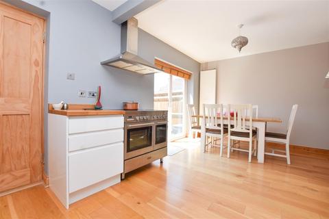 44 Northfield, Polegate, BN26 5EE
