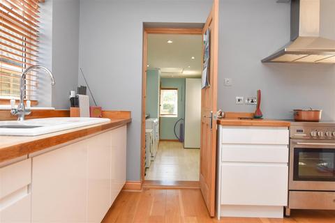 44 Northfield, Polegate, BN26 5EE