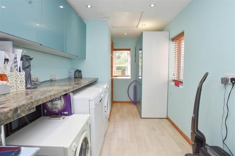 44 Northfield, Polegate, BN26 5EE