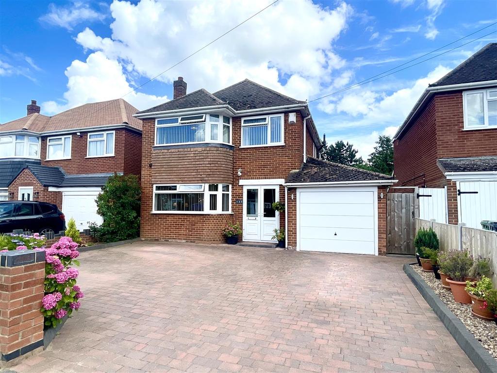 Landor Road, Whitnash, Leamington Spa 3 bed detached house £450,000