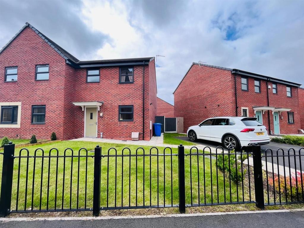 Mary St, Heywood 3 bed semidetached house £220,000