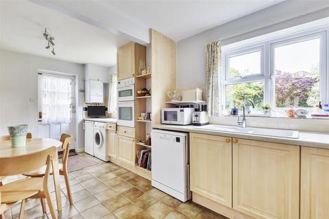 11 Bunch Way, Haslemere, GU27 1ER
