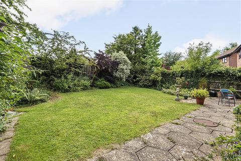 11 Bunch Way, Haslemere, GU27 1ER