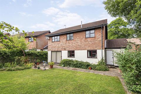 11 Bunch Way, Haslemere, GU27 1ER