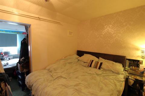 4 bedroom semi-detached house for sale - Sharp Royd, Almondbury, Huddersfield, HD5 8SW