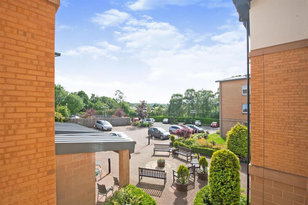Hilltree Court, 96 Fenwick Road, Giffnock, G46 6 1 bed apartment - £155,000