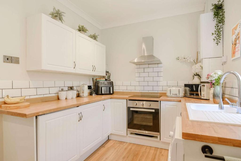 Archie Street, Harrogate, HG1 2DD 2 bed house for sale £200,000