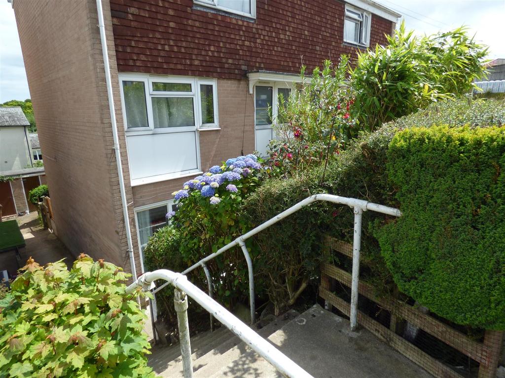 Mayflower Close, Dartmouth 2 bed flat £150,000