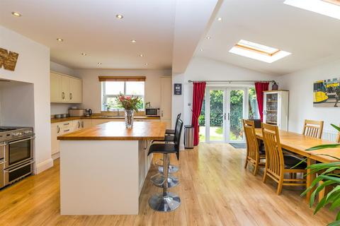 2 Lyons Fold, Sale, M33 6JF