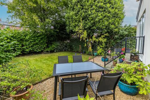 2 Lyons Fold, Sale, M33 6JF