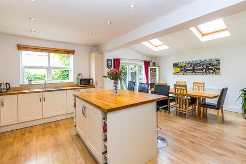 2 Lyons Fold, Sale, M33 6JF