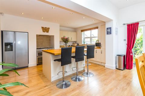 2 Lyons Fold, Sale, M33 6JF
