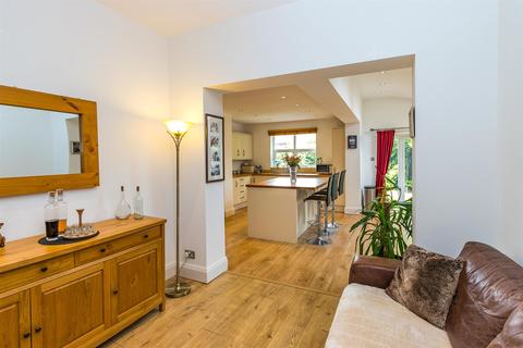 2 Lyons Fold, Sale, M33 6JF