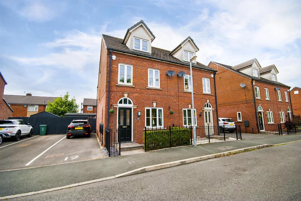 Ashworth Street, Elton, Bury 4 bed semidetached house £260,000
