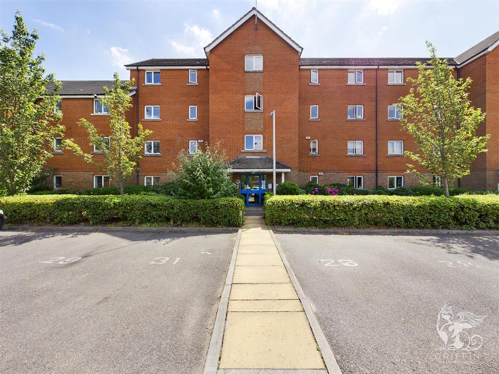 Worthing Close, Grays 2 bed flat £240,000