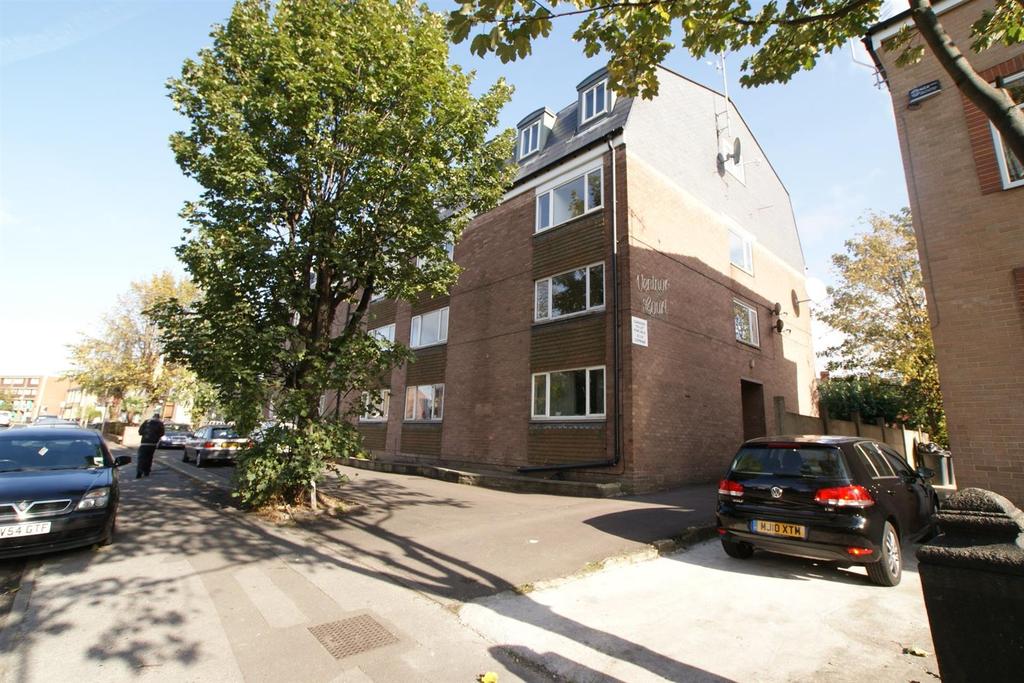Flat 27, Ventnor Court, 25... Studio £475 pcm (£110 pw)