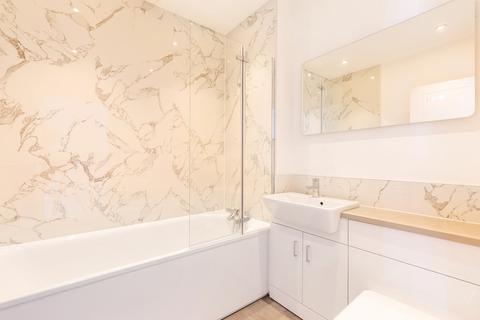 4 bedroom house to rent, Lime Court, KT3