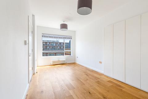 4 bedroom house to rent, Lime Court, KT3